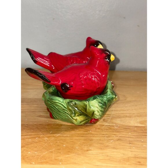 Cracker Barrel Ceramic Cardinal Birds Salt & Pepper Shakers With Holly Base - Picture 6 of 12